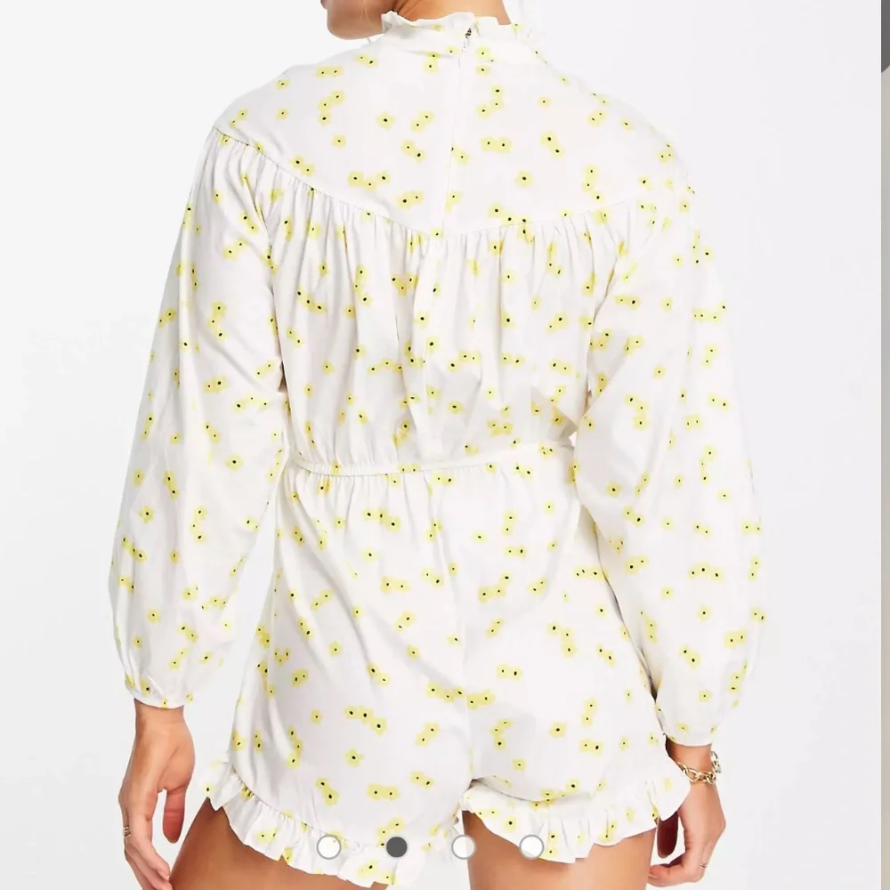 ASOS GLAMOROUS White & Yellow Floral Long Sleeve Romper NWT